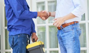 field-service-handshake-customer